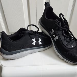 Mens under armour charged assert running shoe